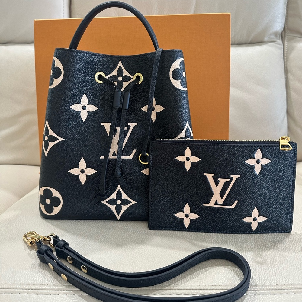 Authentic Louis Vuitton Empreinte Monogram in black and white